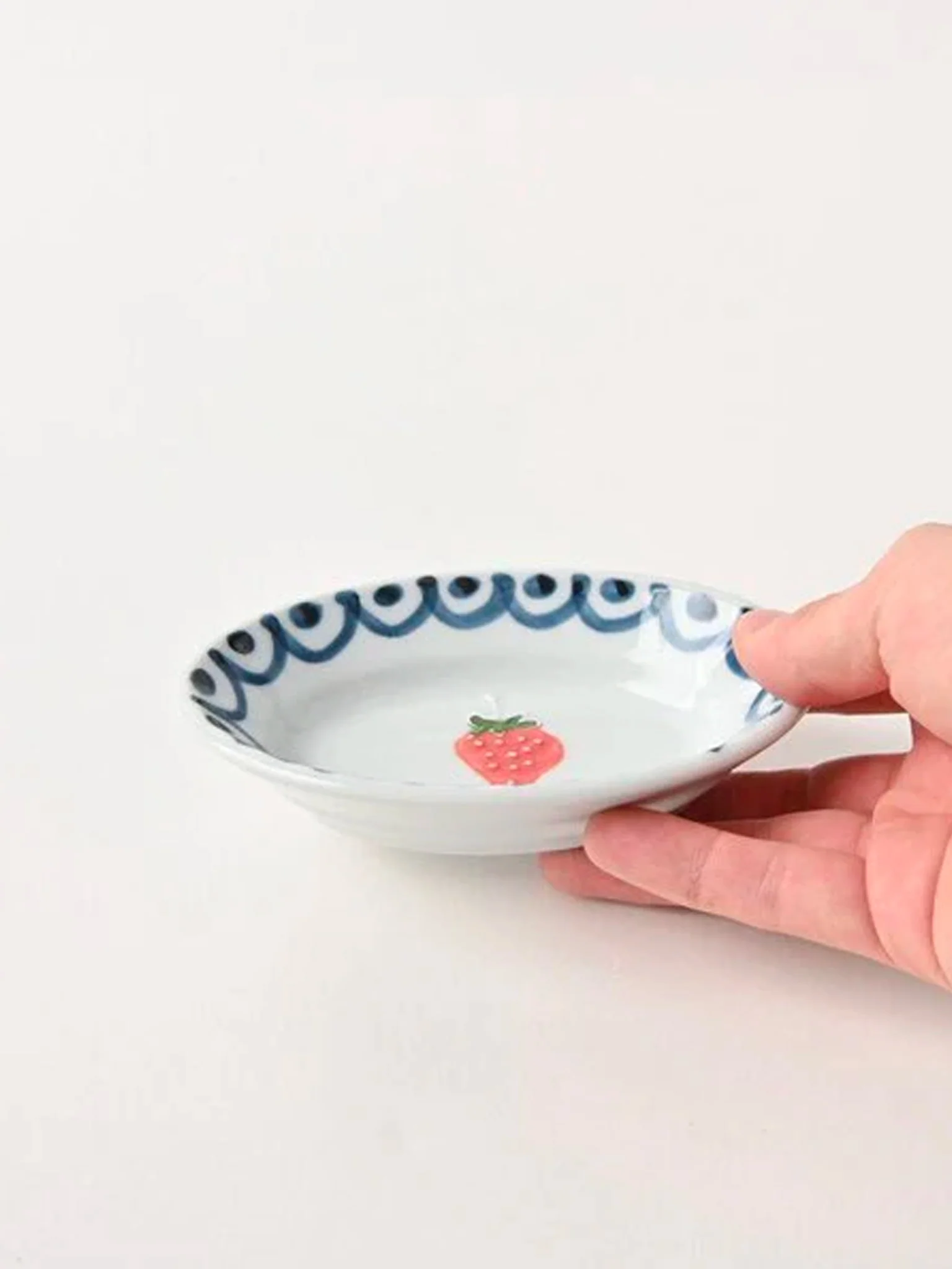 Aritaware Strawberry Oval Small Bowl  (12.5cm) - Image 2