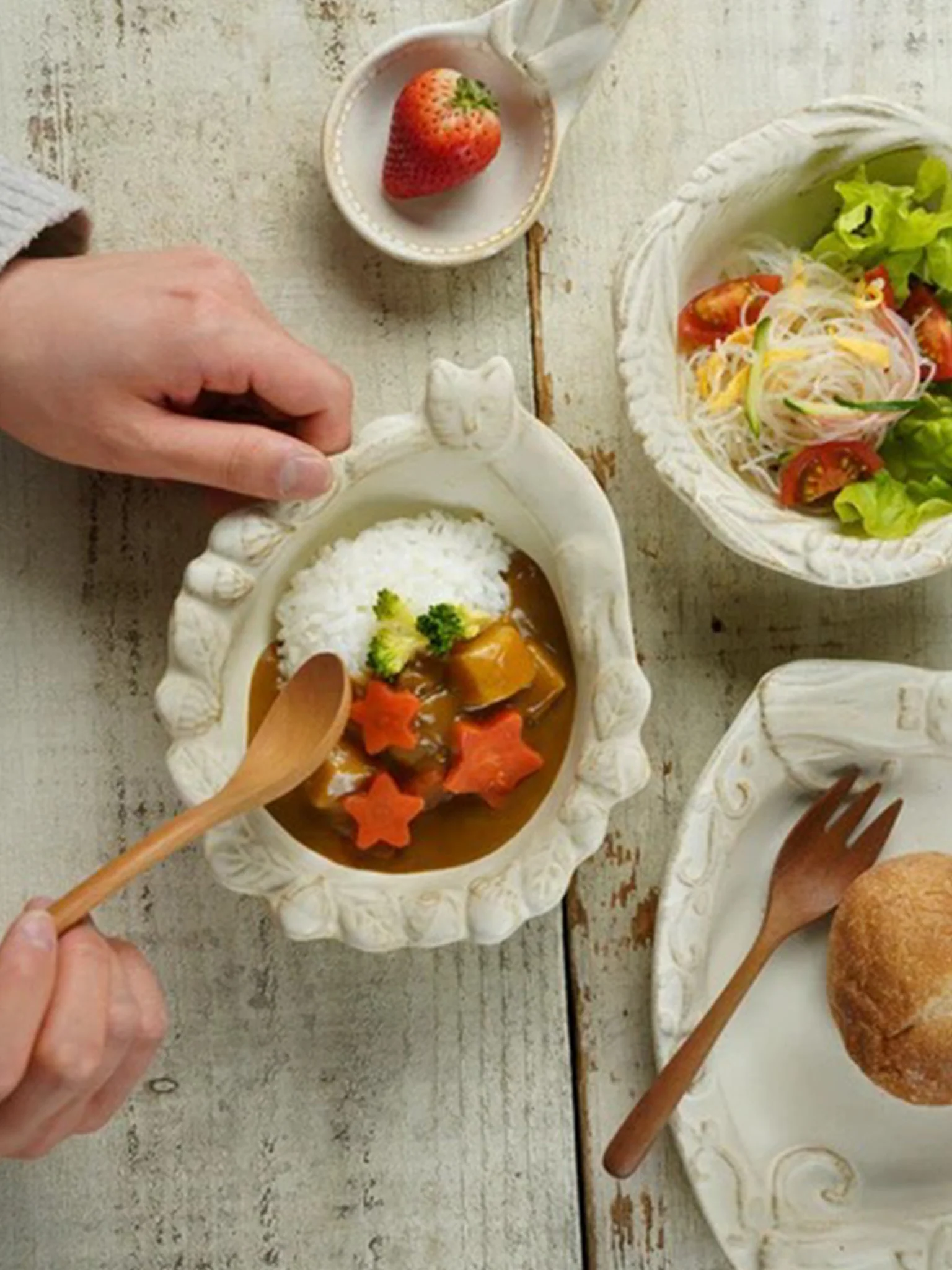 Cat & Acorns Bowl (18cm) - Image 3