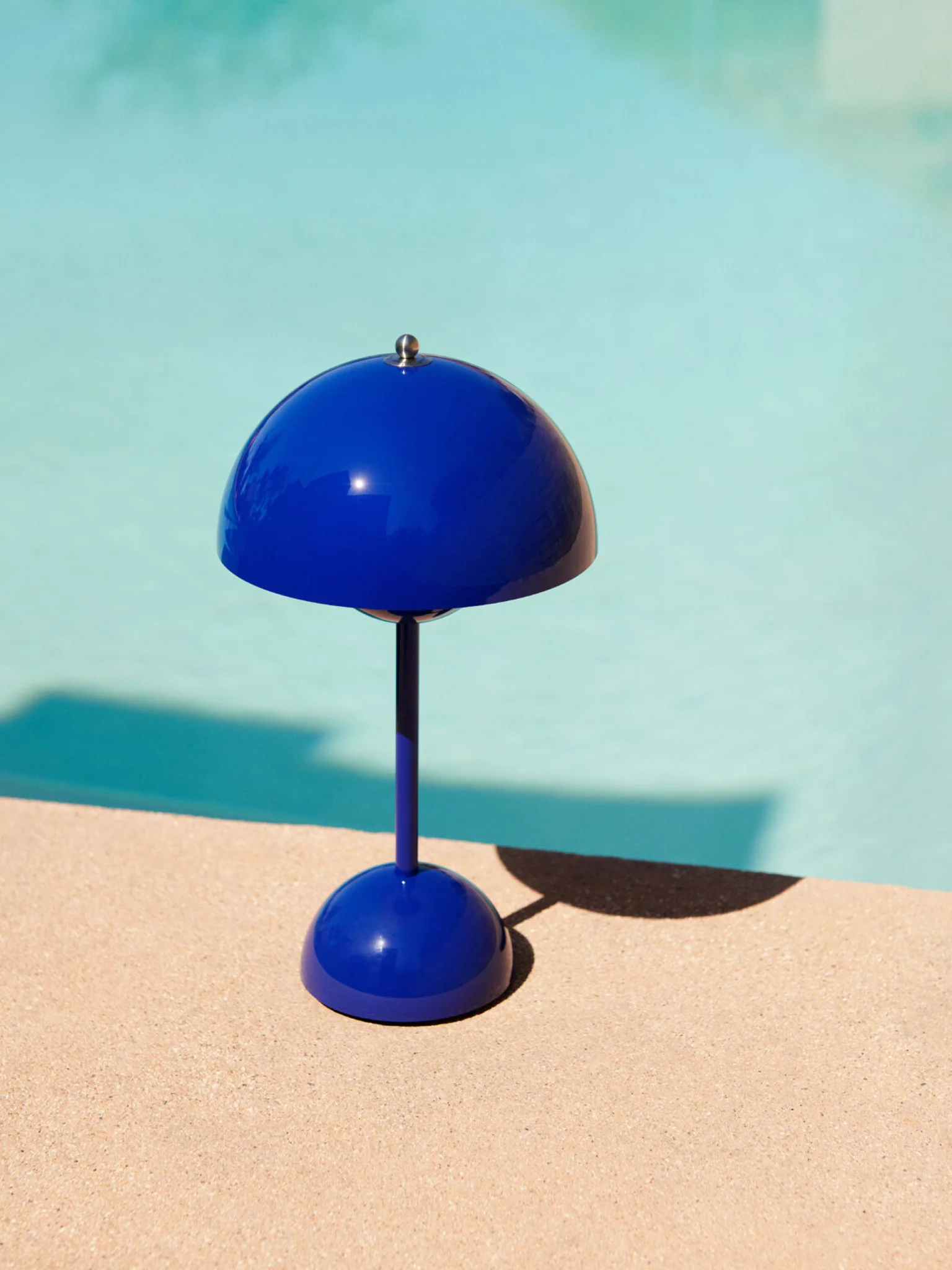 Flowerpot VP9 Portable Lamp - Cobolt Blue - Image 2