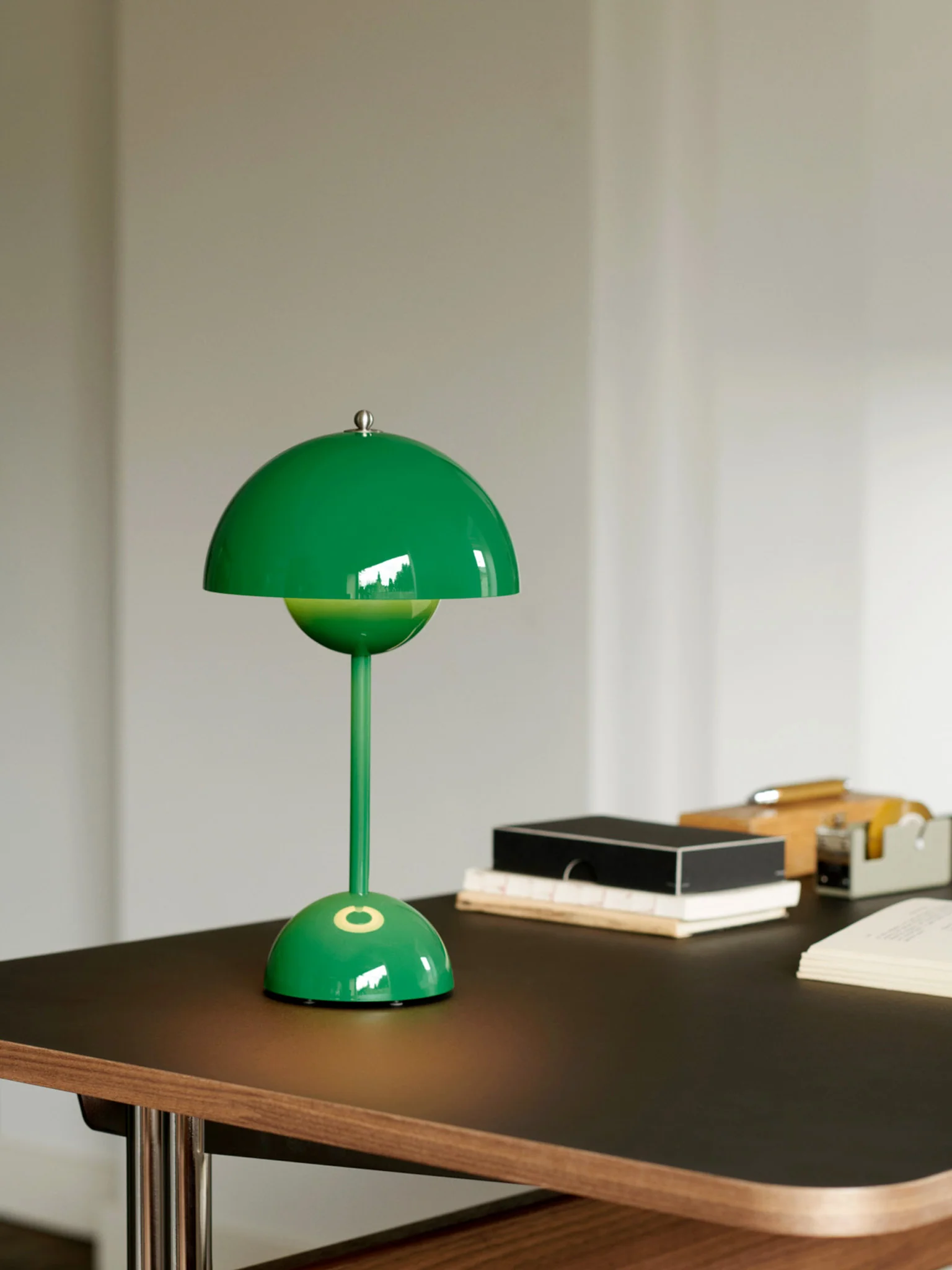 Flowerpot VP9 Portable Lamp - Signal Green - Image 3
