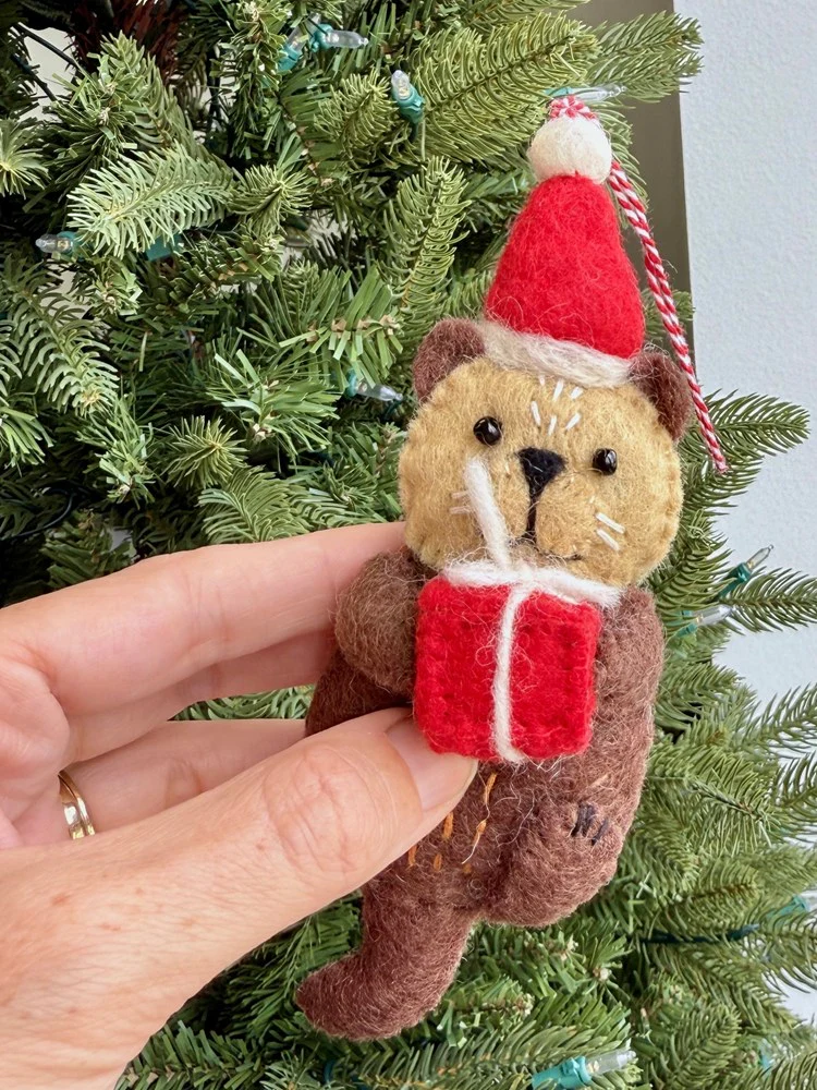 Otter with Santa Hat Felt Ornament - Image 3