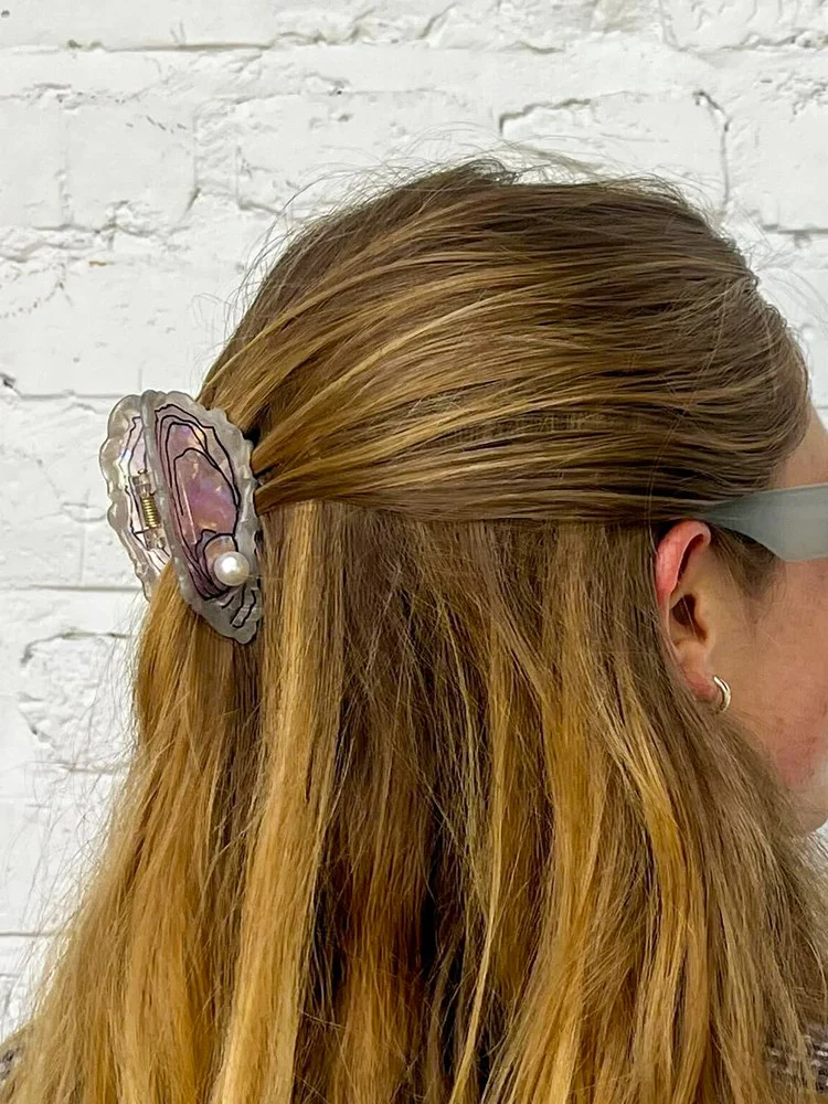 Oyster Midi Hair Claw x Jenny Lemons - Image 2