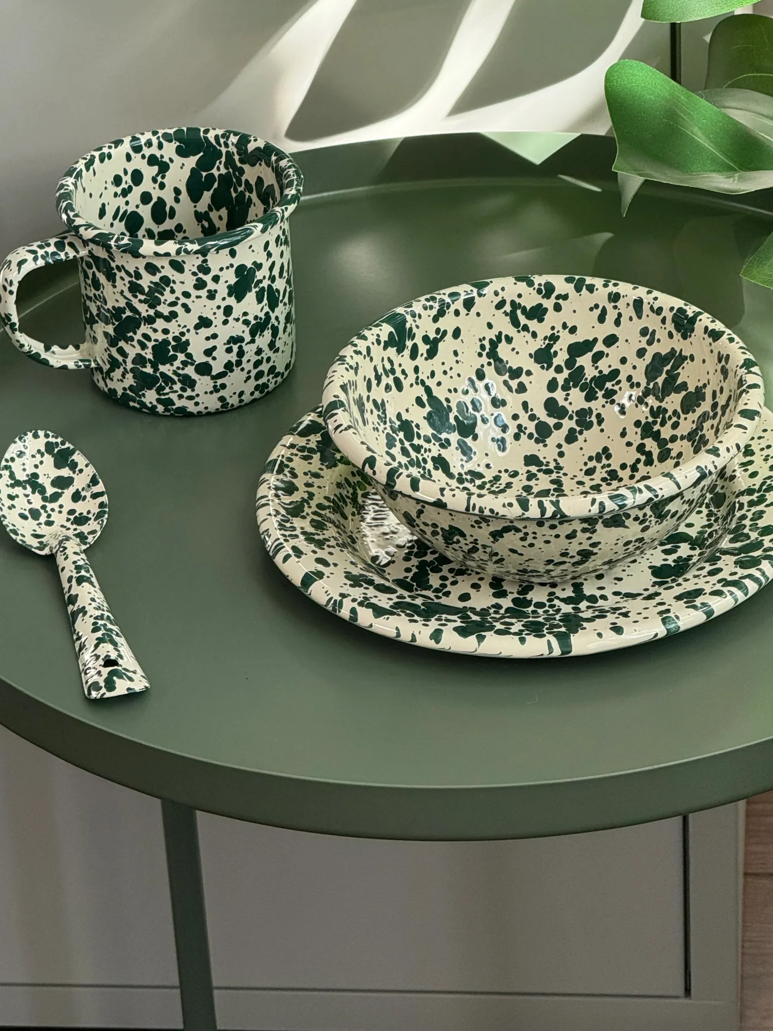 Splatter Flat Salad Plate (20cm) - Green & Cream - Image 2